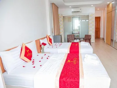Chambre quadruple avec balcon — Khách Sạn Q7
